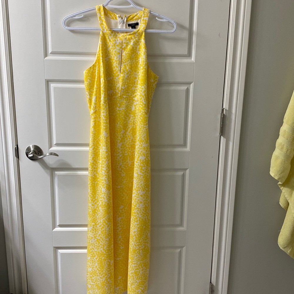 Ann Taylor Factory yellow floral sleeveless midi dress size 4P. slit at neck